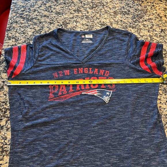NFL Team Apparel New England Patriots Blue Heathered V-Neck T - Shirt - Picture 9 of 11